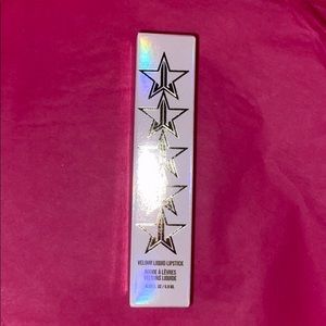 Jeffree Star liquid lipstick shade “can’t relate”